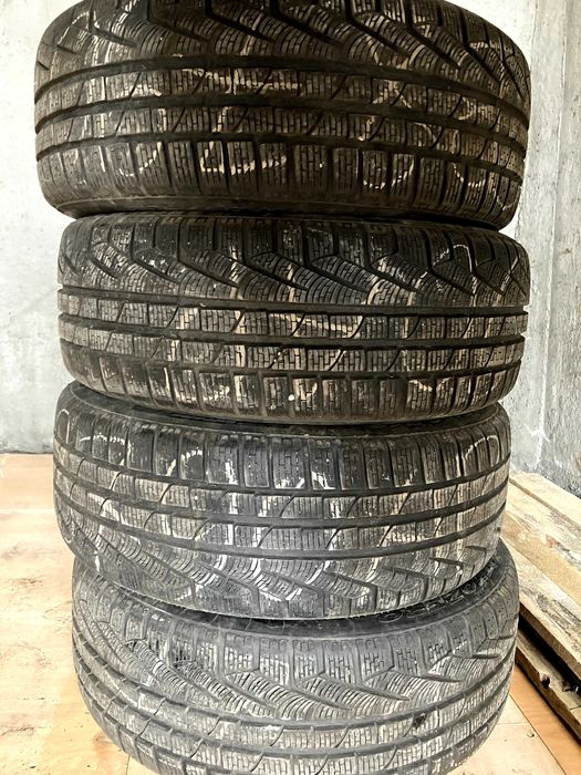 4 Зимни Гуми PIRELLI 235/50R19 SOTTOZERO SERIE II, в отлично състояние