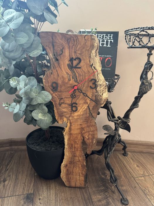 Стенен часовник - естествено дърво и форма