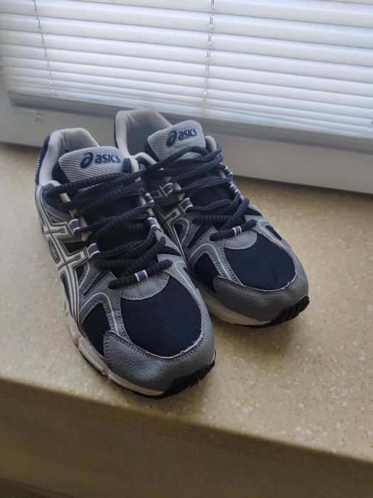 Продам кроссовки Asics
