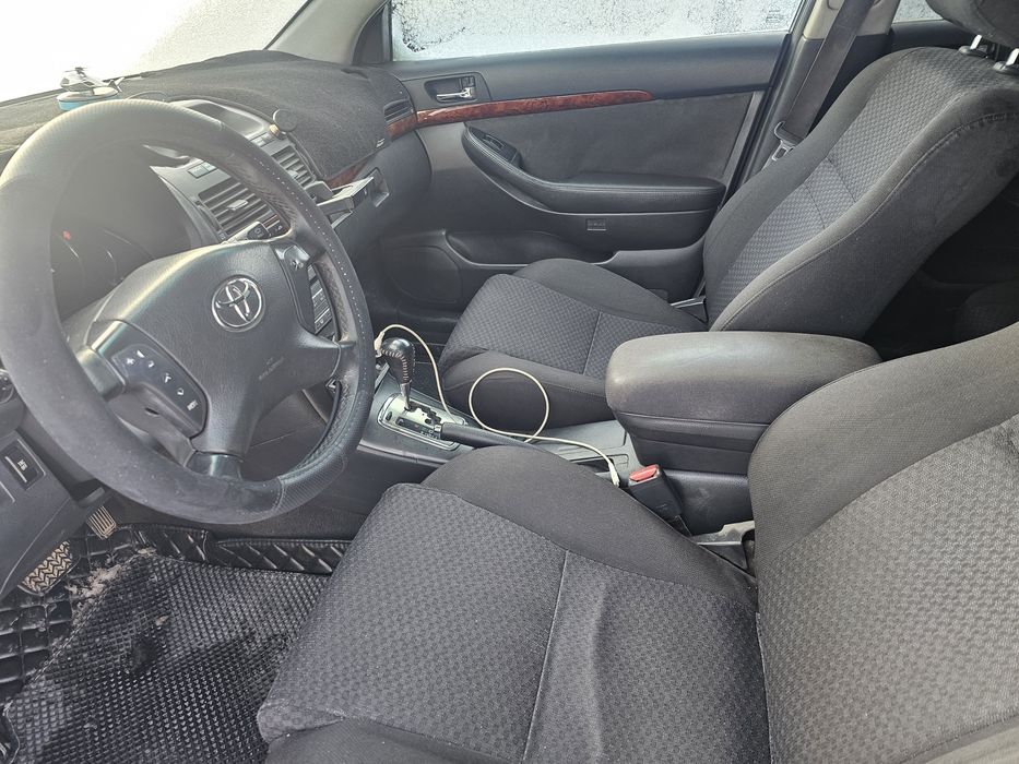 Продам Тойоту Авенсис