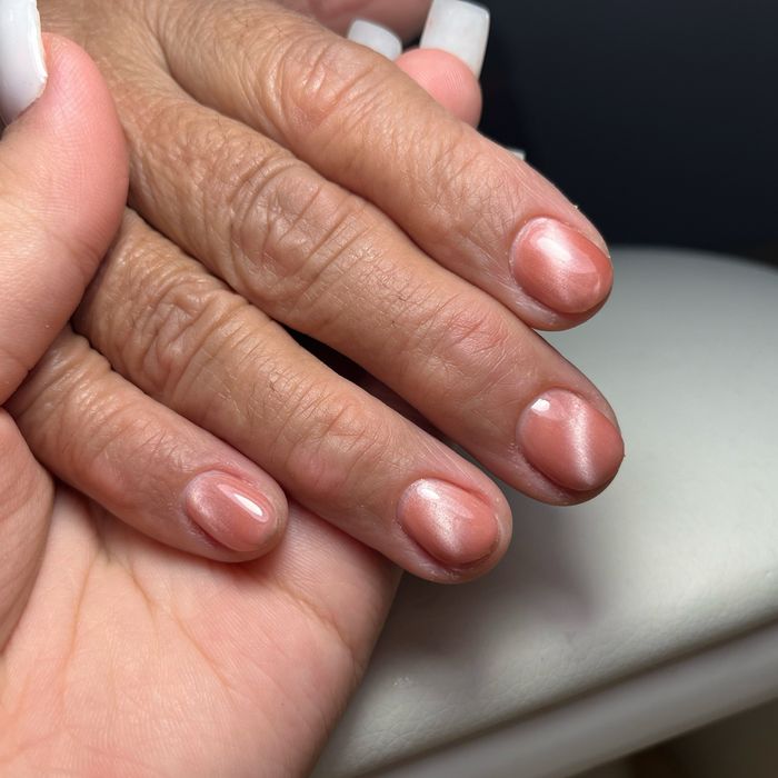 Начинающий мастер маникюра