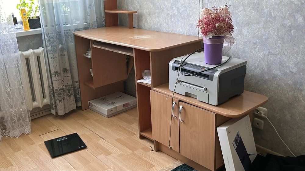 Компьютерный стол со шкафчиком