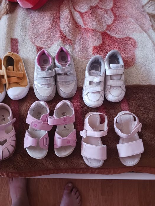 Vând lot încălțăminte mărimea 24-25 fetita