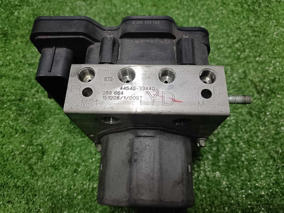 Блок ABS от Toyota Camry 50 55 YD