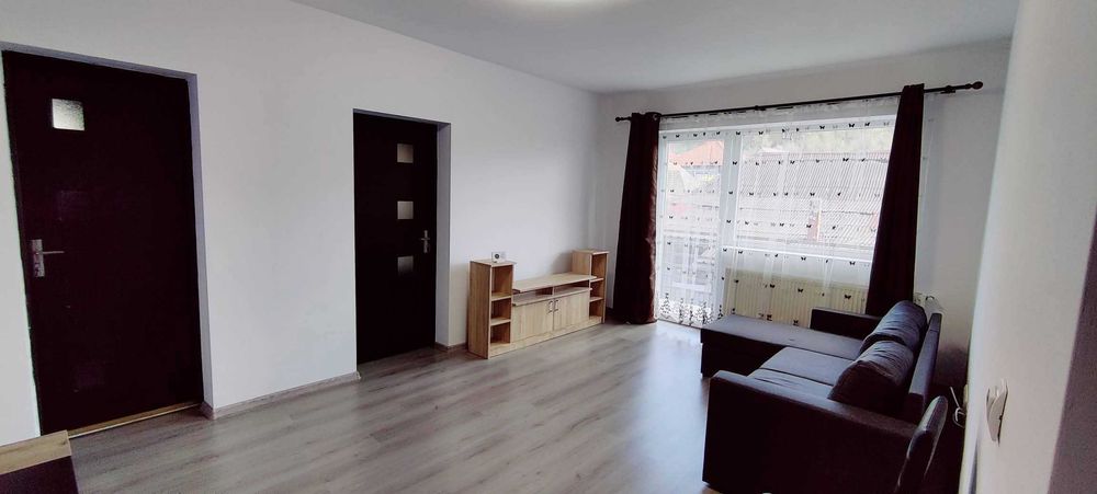 Închiriem apartament cu 2 camere, suprafață 65 mp, in centrul comunei Crișeni ( bloc nou  lângă primărie), la doar 2 km de Zalău!