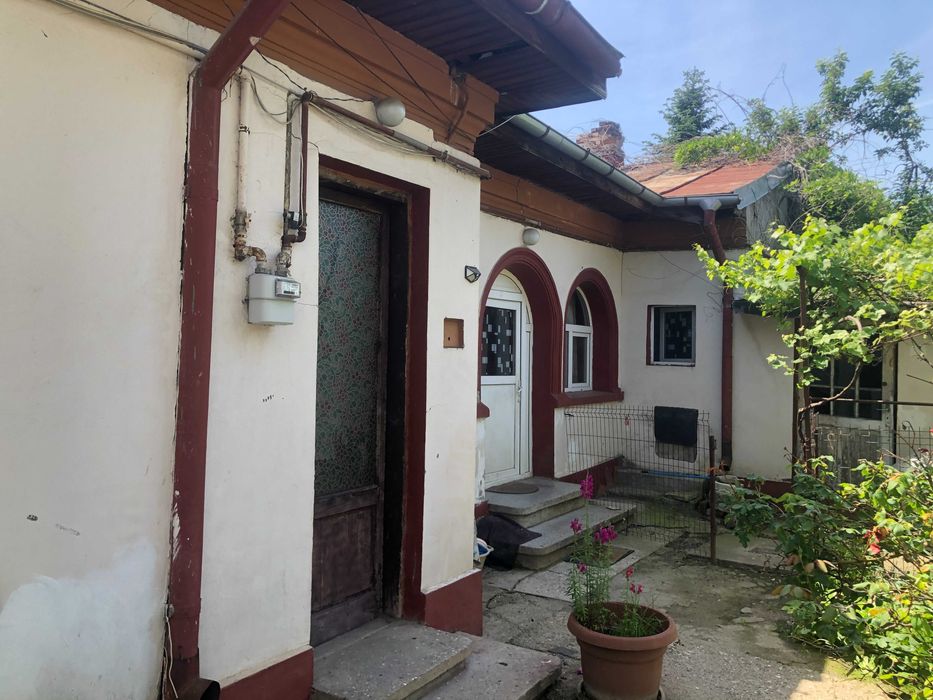Proiect casă pe pământ – necesită renovare totală, curte 85 mp, garaj+anexa