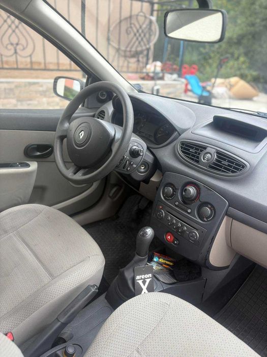Автомобил Renault Clio 1.2