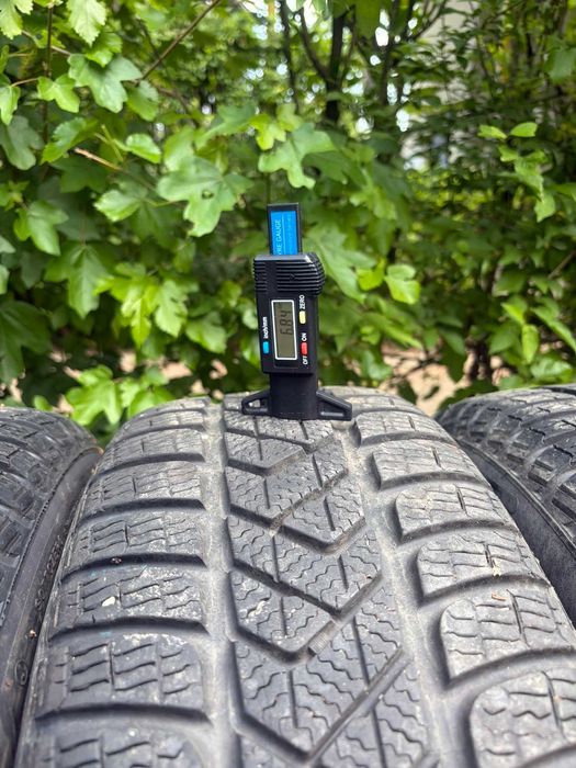 Roți R17 cu anvelope 205/55/R17 Pirelli iarnă