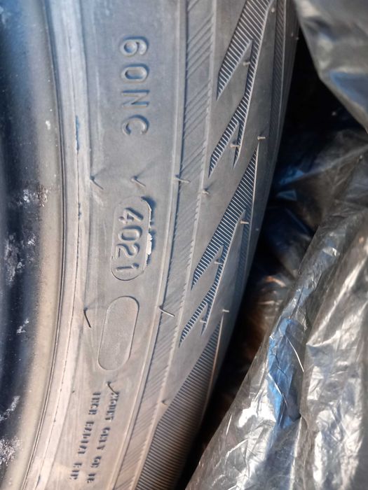 225/60 R18 Nokian