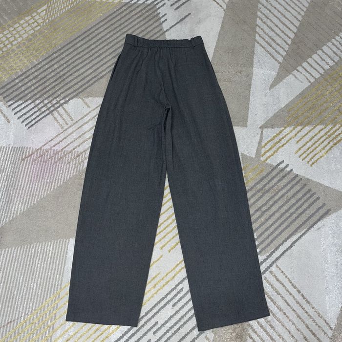 Пиджак с брюками серый