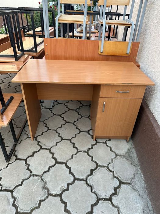 Парты и столы для офиса и школ
