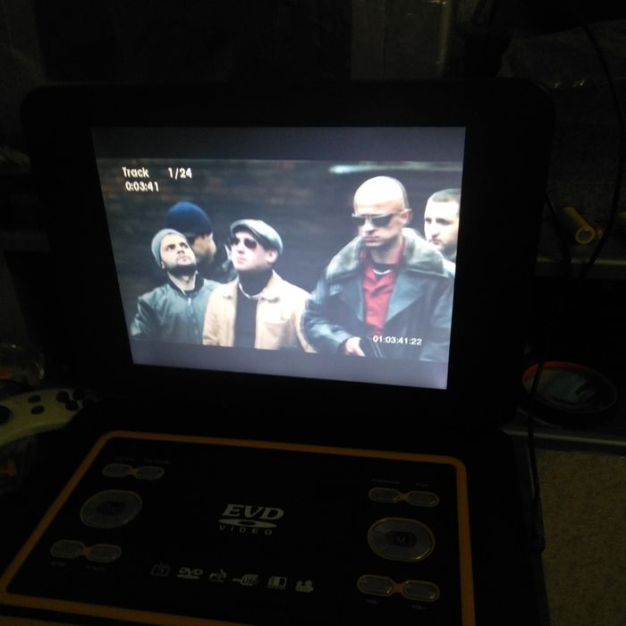 Портативный двд EVD