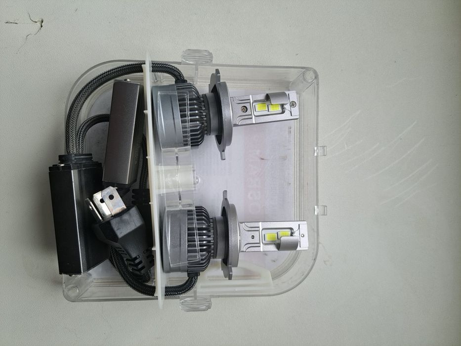 Лэд лампочка Н4,