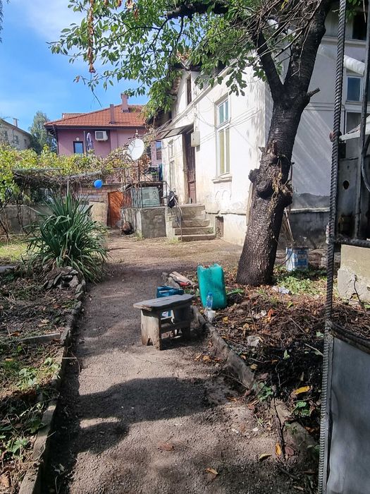 Продавам къща в град Своге