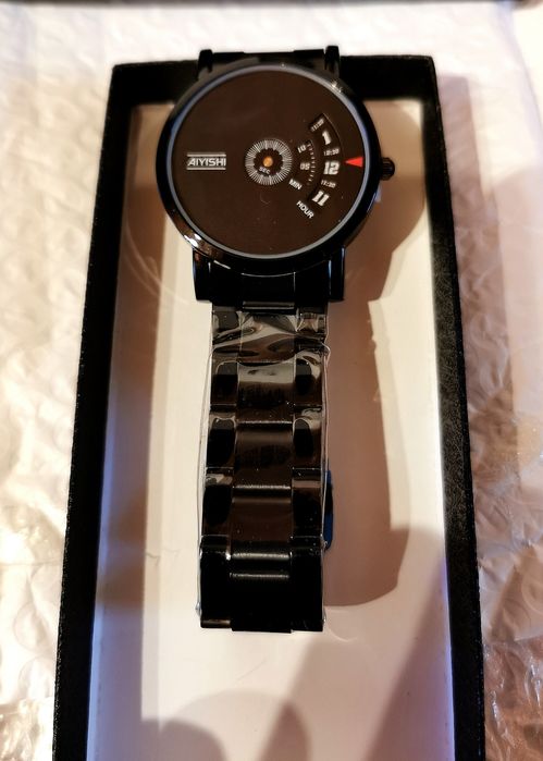 Ceas quarț, model deosebit