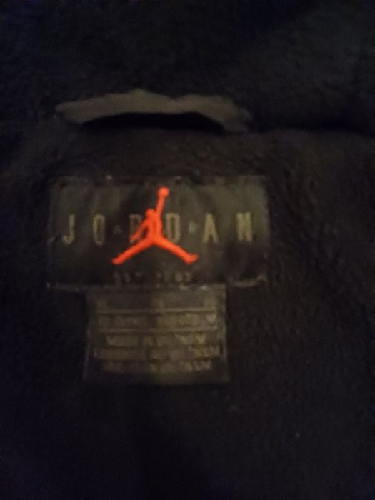 Яке Nike air Jordan цена 90лв -НАМАЛЕНО НА 70ЛВ