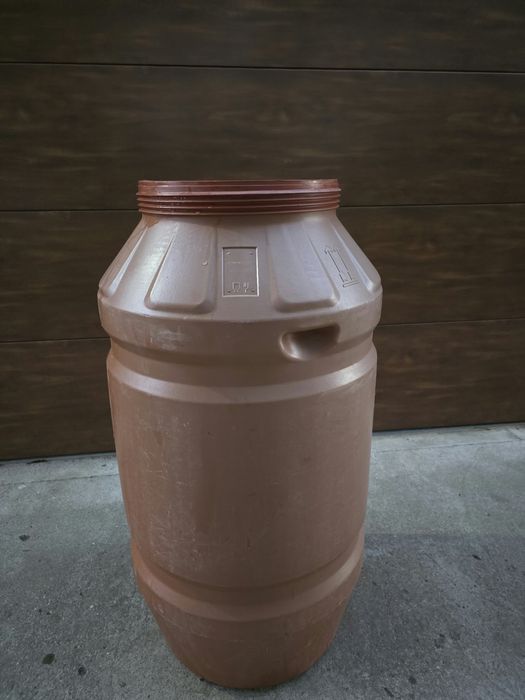 Продавам бидони за вино и ракия