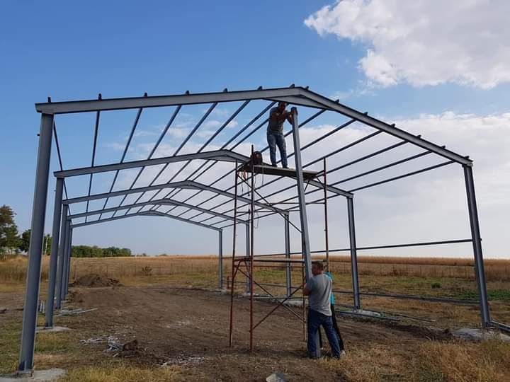 Vând hală metalică 20x10