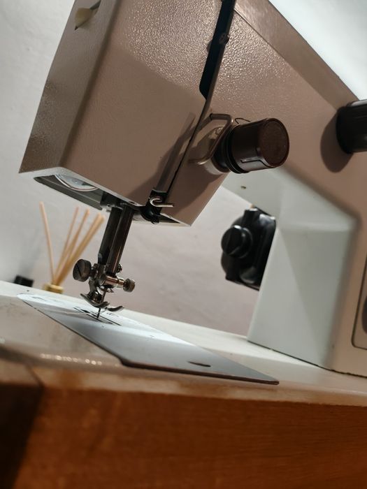 Masina de cusut electrică rusească "CEAIKA 143 A"