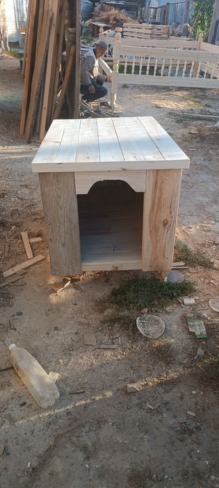 Будки для собак из натурального дерева