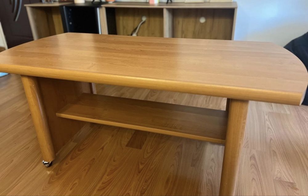 Masa pal din lemn cires