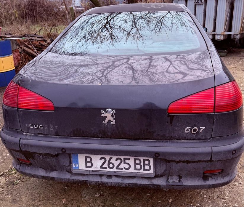 Продавам Пежо 607