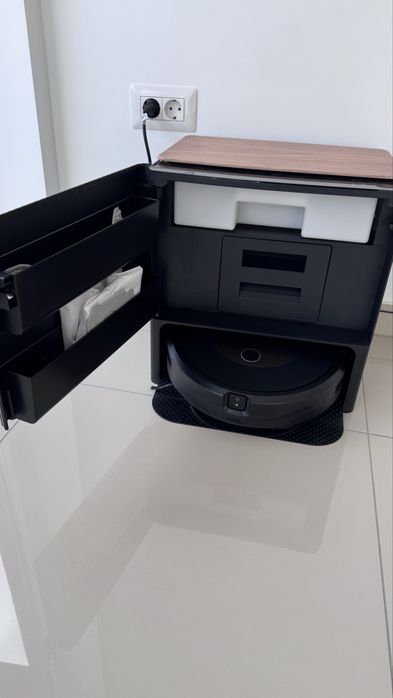 iRobot Roomba Combo j9+ Auto-Fill Clean Base, aspirare + mop, model premium, stare foarte bună