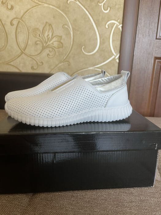 Продам женскую обувь