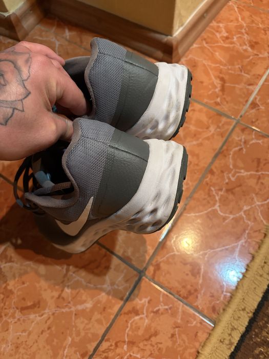 Adidasi nike barbatesti