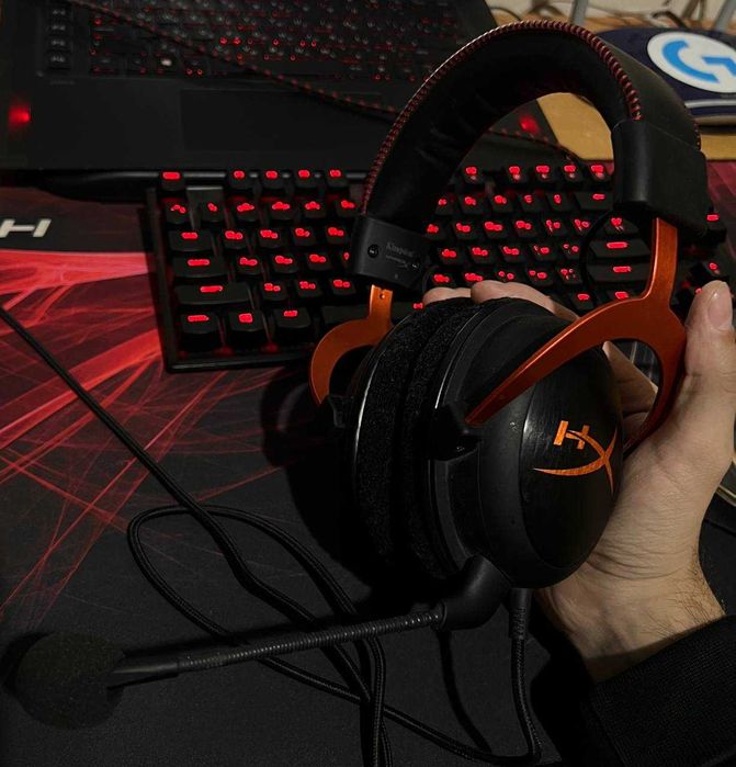 продаю наушник HYPERX CLOUD II