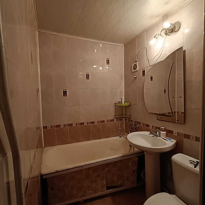 Продам 2 ком квартиру в районе кинотеатра Казахстан