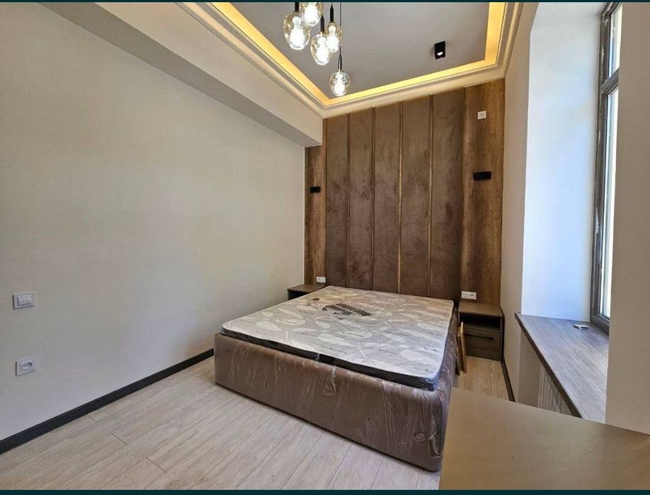 shota rustaveli haykalini oldida 2/3 qilingan
