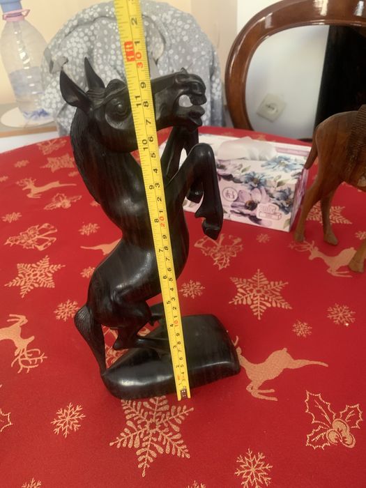 Statuiete din lemn exotic