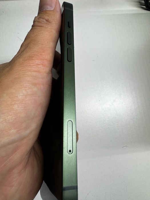 Продаю Iphone 13