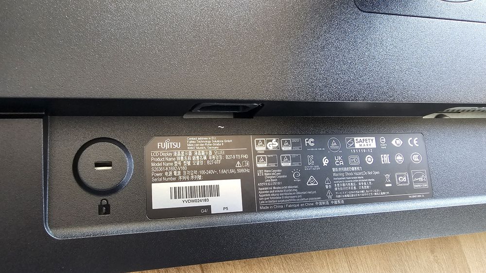 Vand monitoare Fujitsu 27''