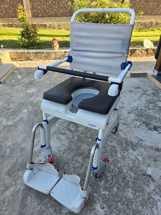 AQUATEC XL Ocean (до 180 кг) комбиниран стол за баня и тоалетна.