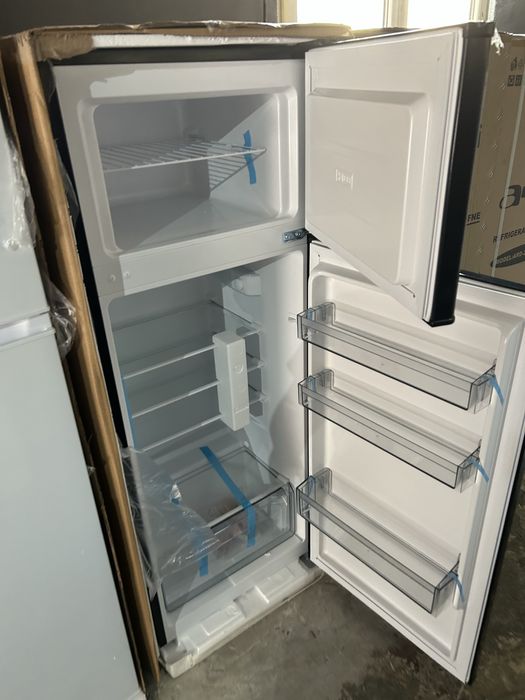 Чисто нов Черен Хладилник с горна камера Muhler-Мюлер 144 см