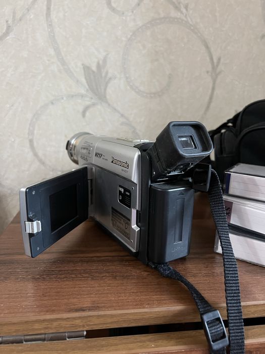Видеокамера Panasonic NV-VZ17