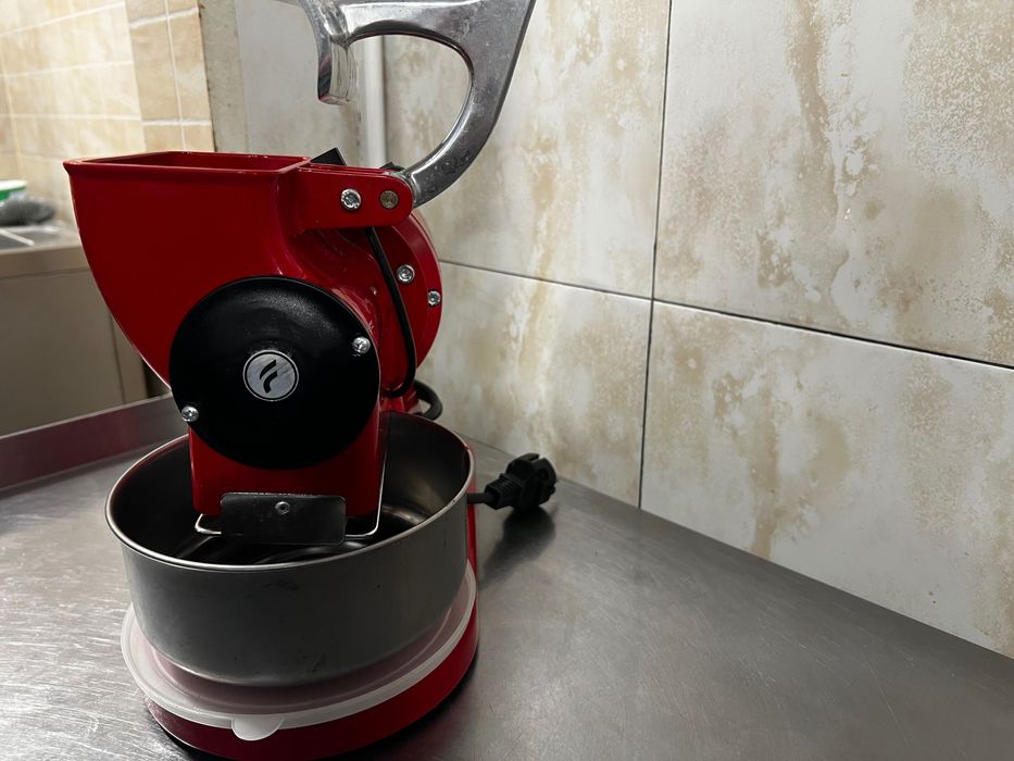 Răzătoare electrică parmezan și cașcaval