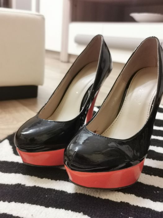 Pantofi cu toc de dama