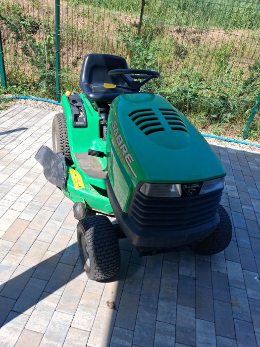 Vând tractoraș de tuns iarbă