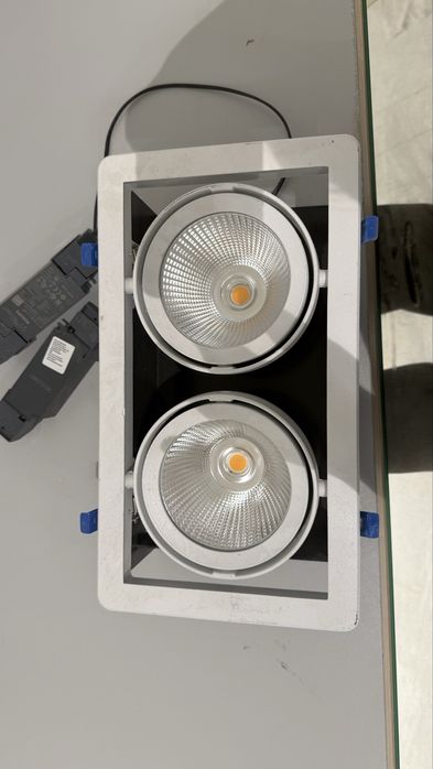 Продам потолочные светильники