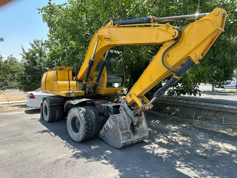 Экскаватор сотилади холати яхши холатда ишлаб турипти