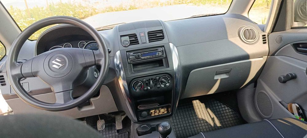 Vand Suzuki SX4 1.5 benzina 112 CP manuala 2010