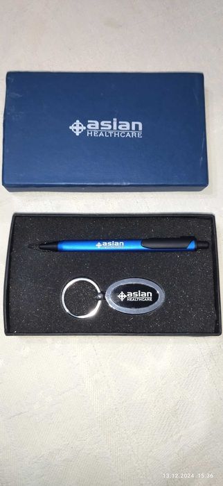 Подарочный набор= ручка+брелок.