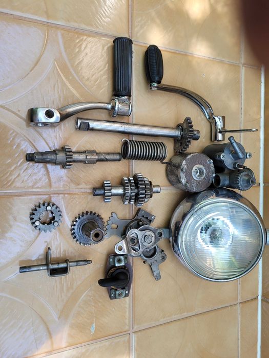 Излишни за мен двигател и части за Ява 50 , 175 и 250куб.см.