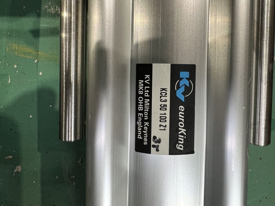 Пневматичен цилиндър/цилиндри