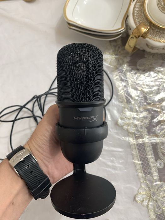 Срочно продаю микрафон Hyperx solocast