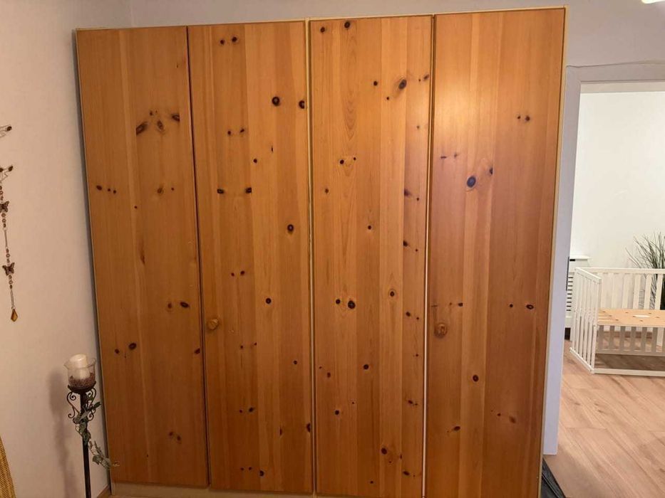 Dulap spatios si robust /masina de spalat si cos depozitare  rufe