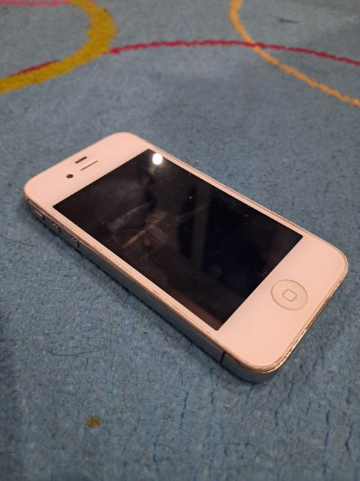 [64ГБ] iPhone 4S на 64 ГБ